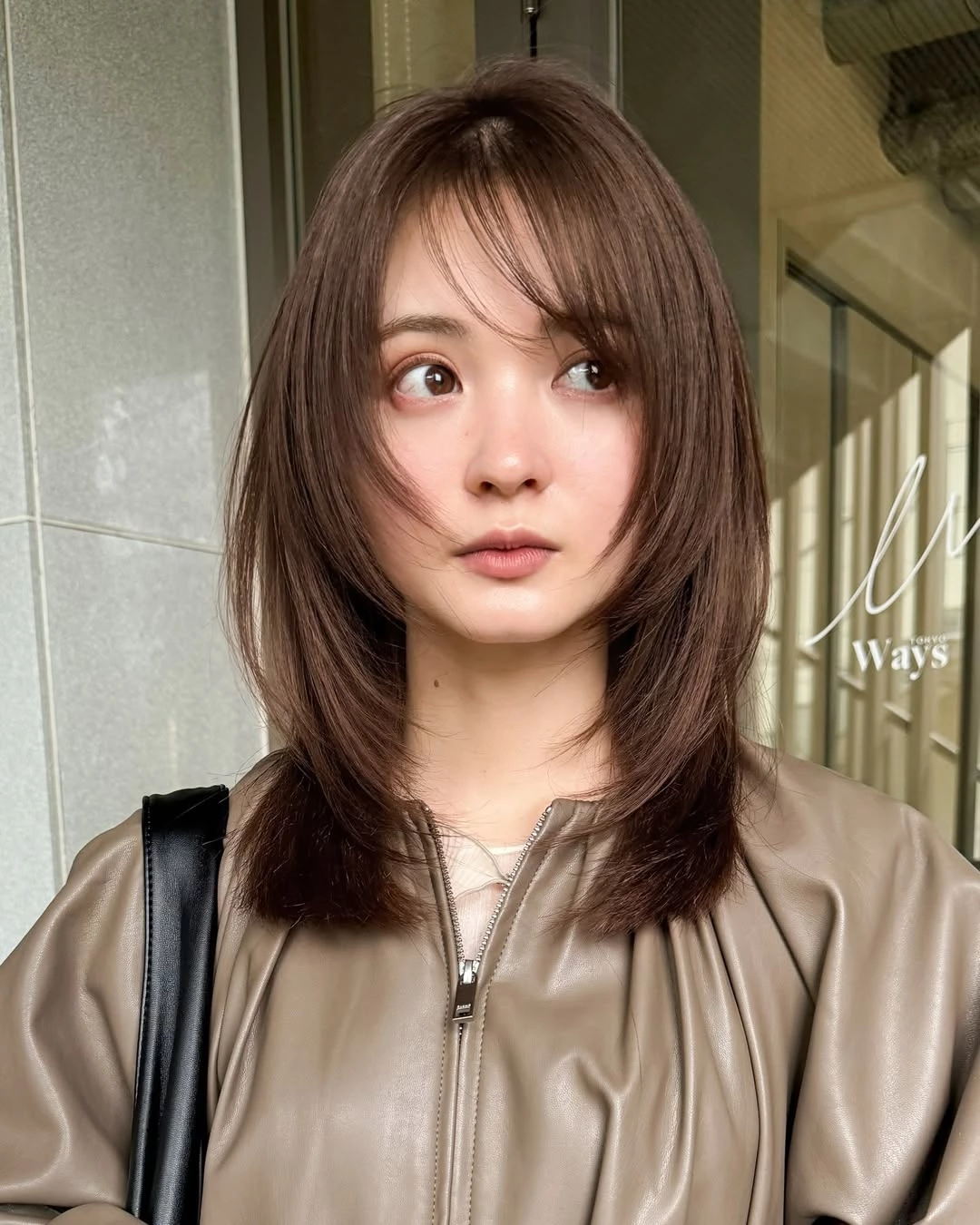 減齡層次剪中長髮推薦1:空氣感旁分
