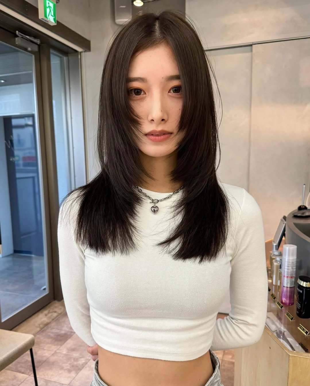 減齡層次剪中長髮推薦3:中分長髮