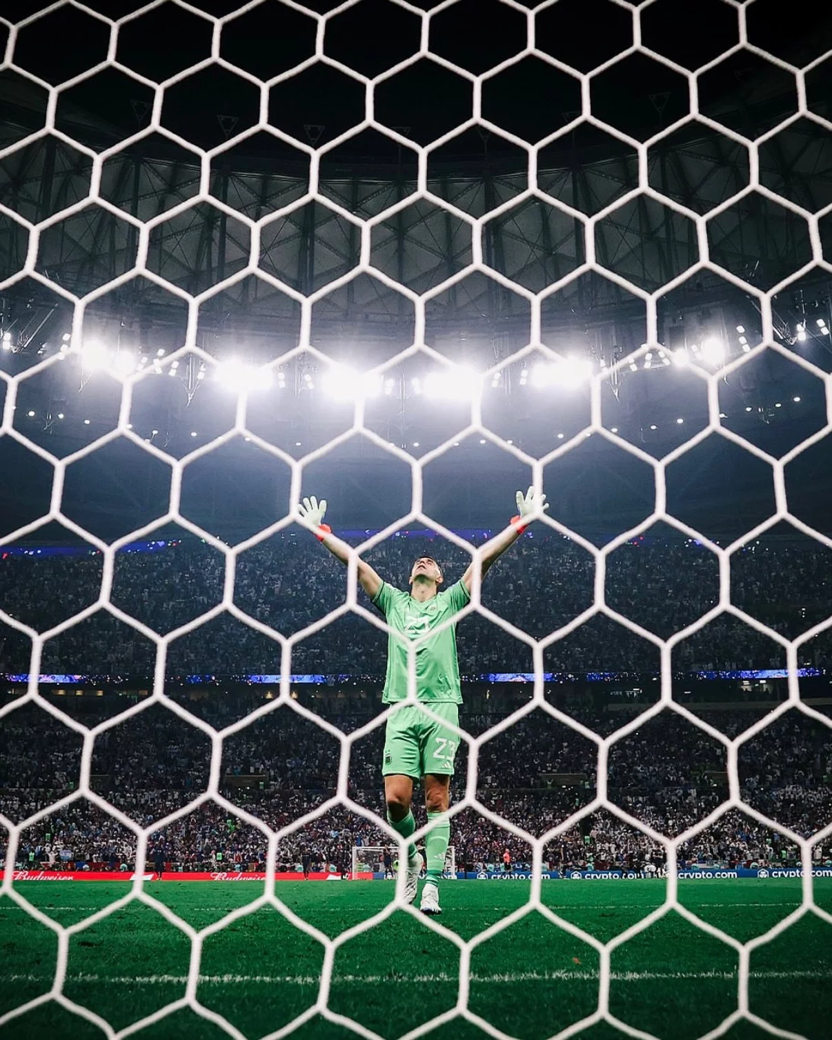 2026 世足的商業規模空前,但票價與交通費也成為爭議焦點。FIFA 先是公告推出球迷基本票( Supporter Entry Tier)票種,強調包括決賽在內的所有 104 場比賽,票價均為 60 美元(約台幣 1800 元),且將預保留給具參賽資格球隊的球迷,並佔各國足球聯盟配額的10%。