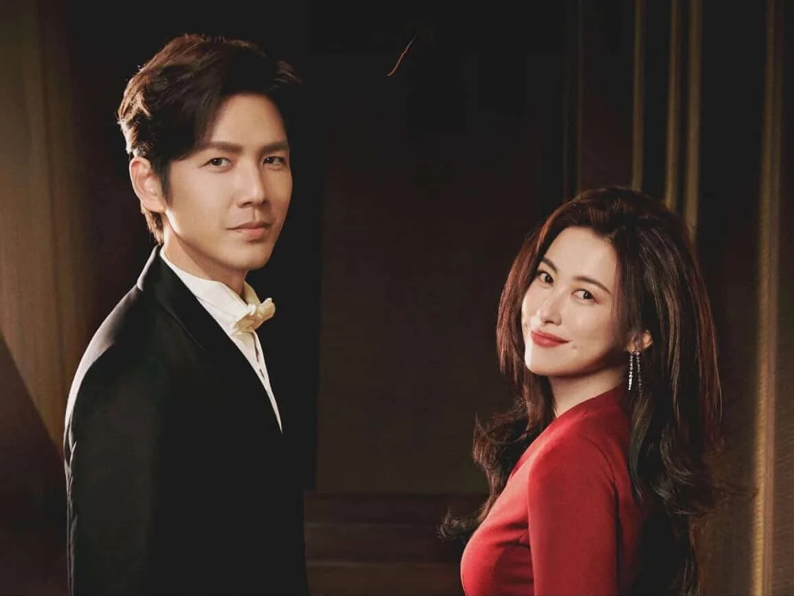 鍾漢良近日再次靠著《蜜語紀》重登收視王寶座,鐘漢良飾演飯店經理人紀封,與朱珠飾演的許蜜語在婚姻破局、職場重啟與人生逆襲中,經過相處而逐漸產生情誼,《蜜語紀》不走浪漫甜寵路線,而是靠著寫實的劇情與充滿共鳴的台詞,讓他在一群新生代男神主宰的陸劇市場中殺出一條無可被取代的血路。