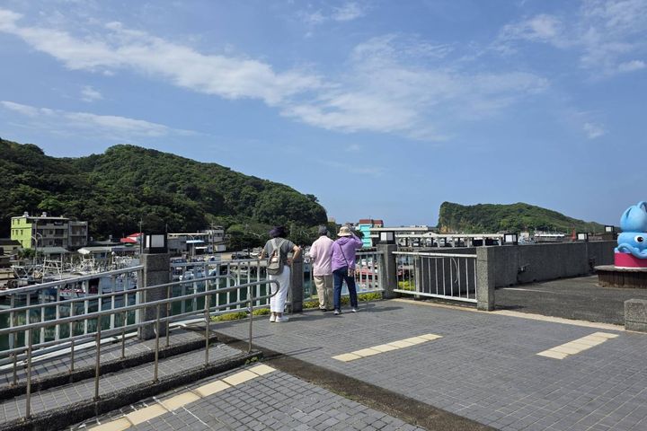 ▲ 海天步道眺望酋長岩。　圖：新北市政府漁業及漁港事業管理處／提供