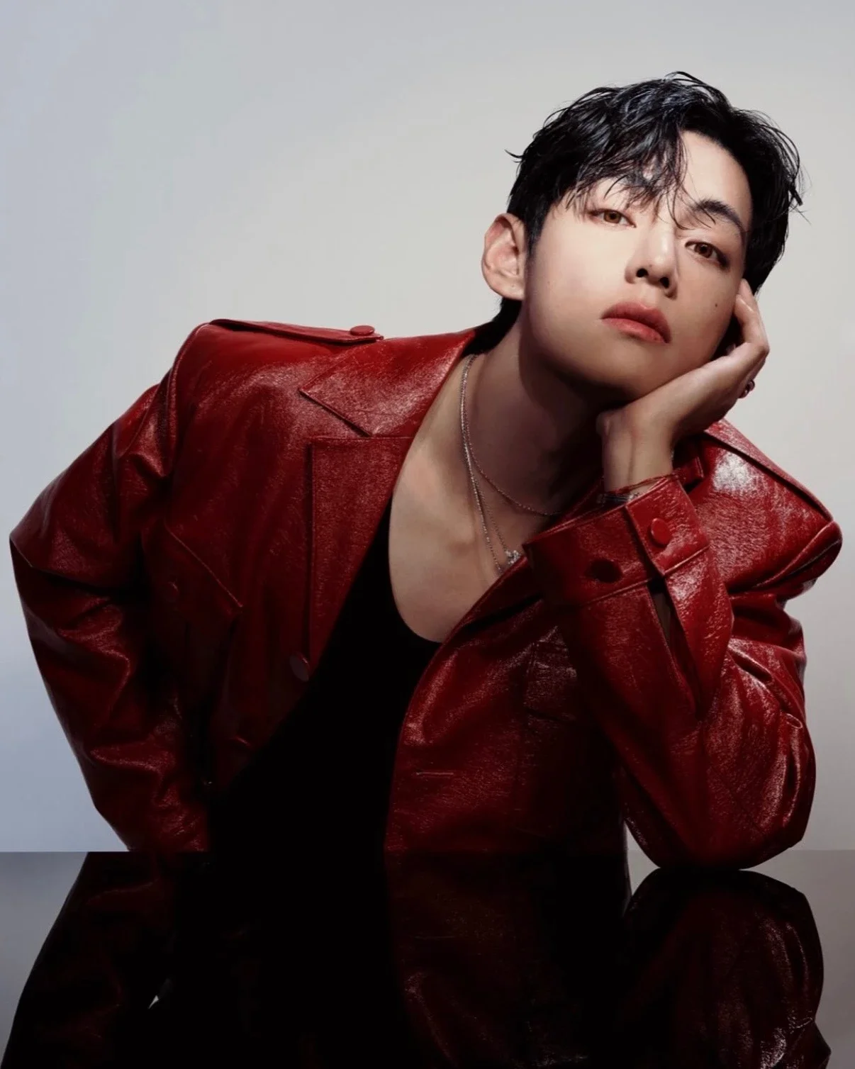 2026 韓國富比士名人榜第六名到第十名，依序為 BTS 成員 Jin、BTS 成員 V、BTS 成員田柾國、棒球選手李政厚以及 BTS 成員 J-Hope。