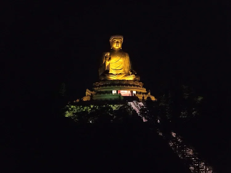 為慶祝 20 週年，天壇大佛將於夜間纜車活動期間同步亮燈，為期八天，與高空夜景相互輝映。