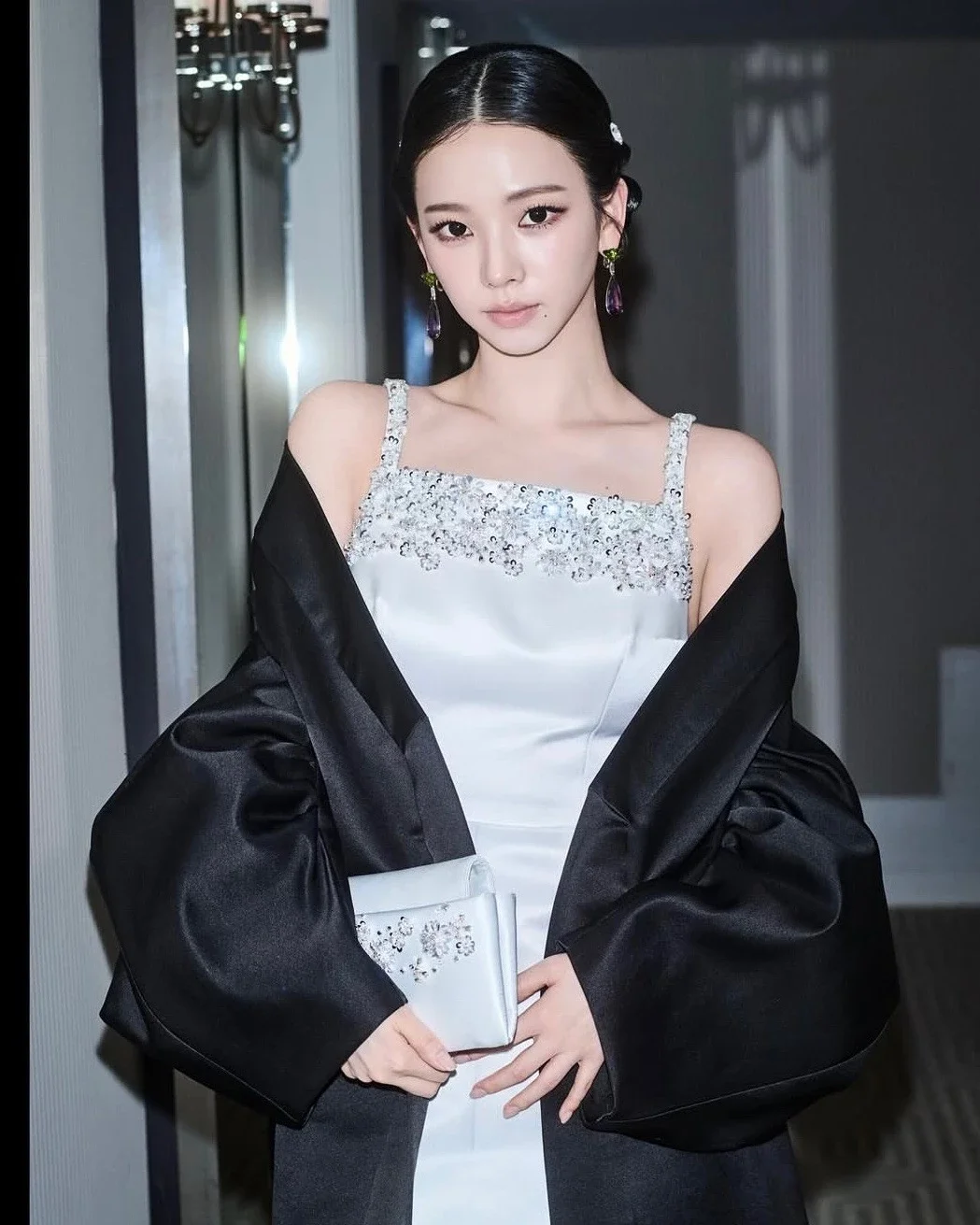 接著第五名由大勢女團 aespa 隊長 Karina 拿下，Karina 透過社群媒體被 SM 娛樂發掘，之後進入公司接受訓練後，在 2020 年以 aespa 成員出道，團體以未來感世界觀、強烈視覺概念加上一首接一首洗腦神曲，讓她們一出道便走紅全亞。