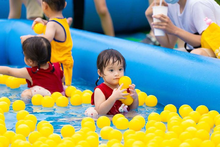 ▲「氣墊水樂園」同步登場。　圖：高雄市政府觀光局／提供
