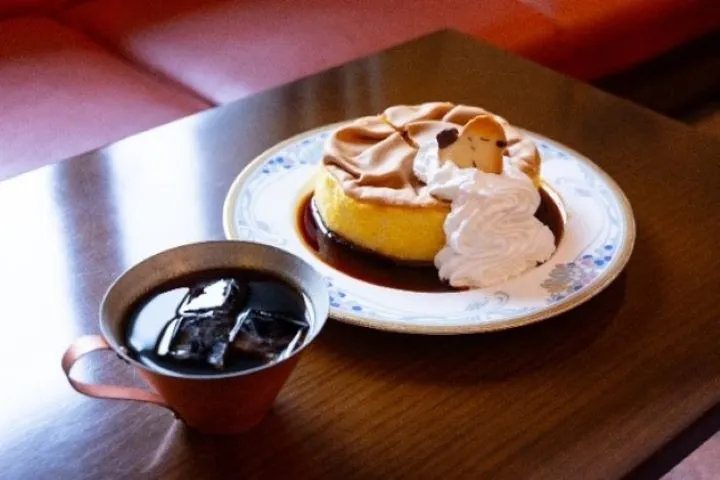 ▲黑部水庫戚風蛋糕與咖啡。（喫茶店「龍膽」；※販售至10/25）　圖：立山黑部貫光株式會社／提供