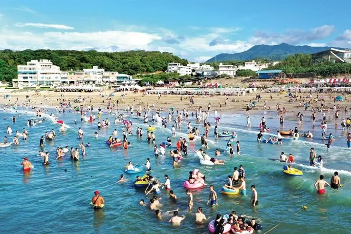 ▲白沙灣戲水天堂。　圖：北海岸及觀音山國家風景區管理處／提供