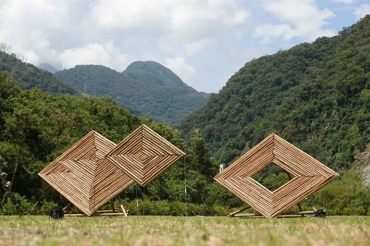 ▲地景藝術創作－大手帶小手共同創作串聯當代文化實踐。　圖：花東縱谷國家風景區管理處／提供