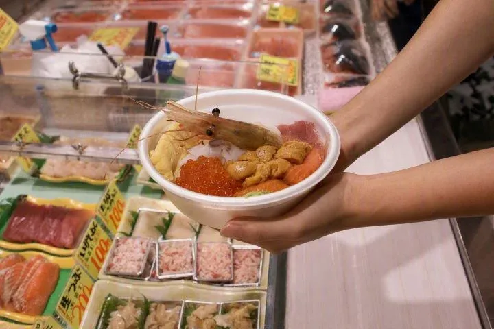 ▲北海道釧路市著名美食「勝手丼」。 圖：JR北海道提供