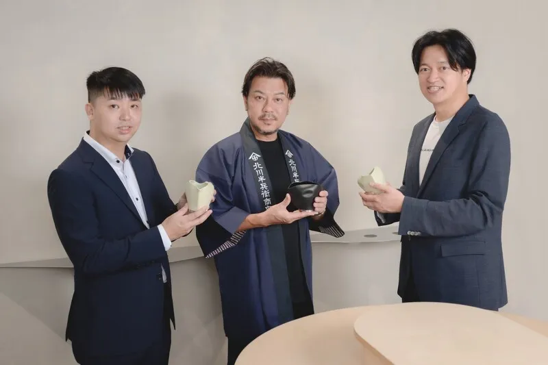 台華窯營運長呂家瑋（左）、北川半兵衛商店六代目 Kitagawa Naoki （中）、wataru創辦人 Jonathan Chang（右）。