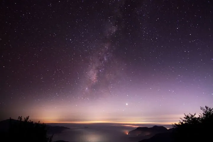 ▲特別規劃小笠原夜遊觀星「把星星摘給妳」專案，從婚禮喜宴、頂級旅宿延伸至夜間觀星的浪漫遊程。　圖：阿里山賓館／提供