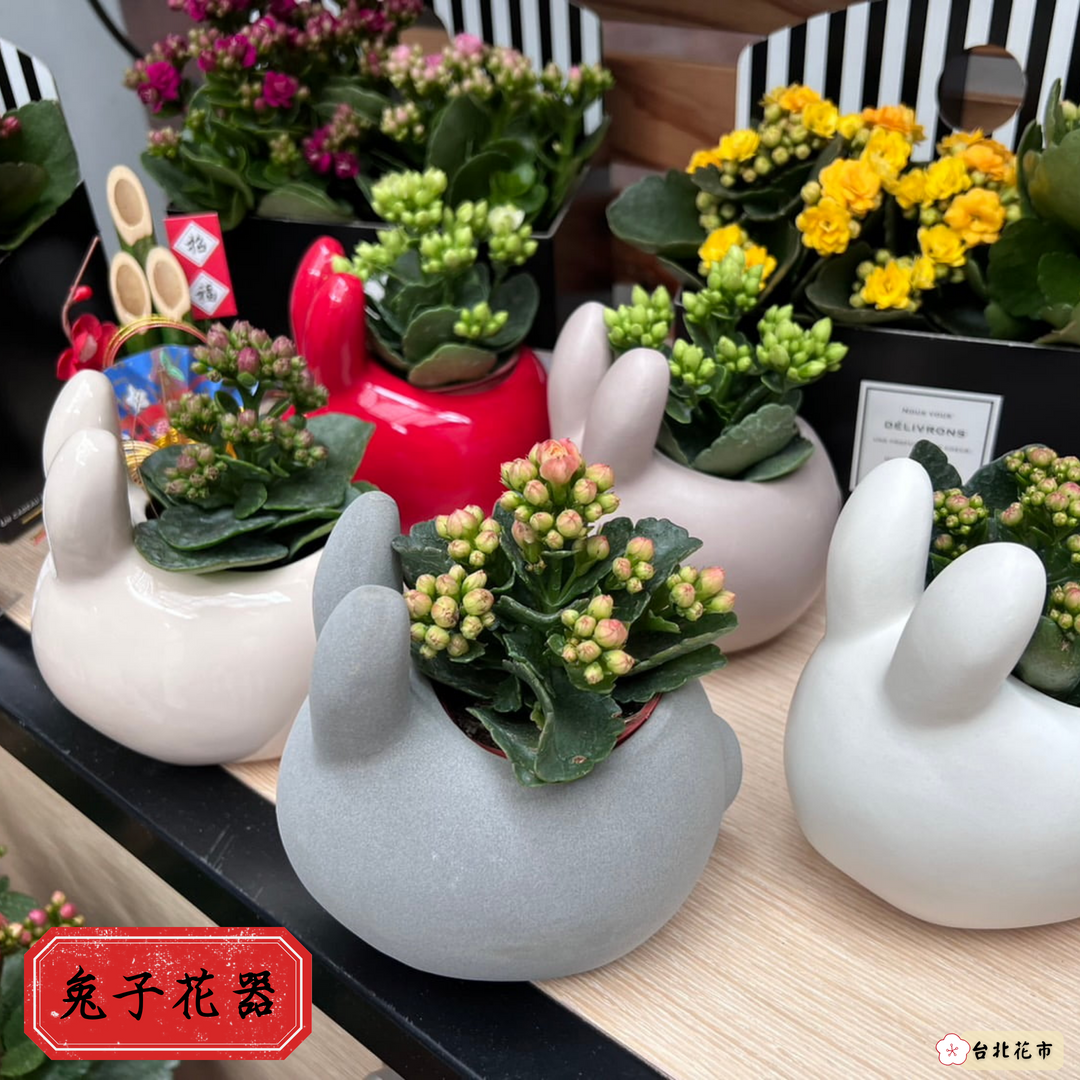 兔子花器，相當具過年氣氛。（台北花市提供）