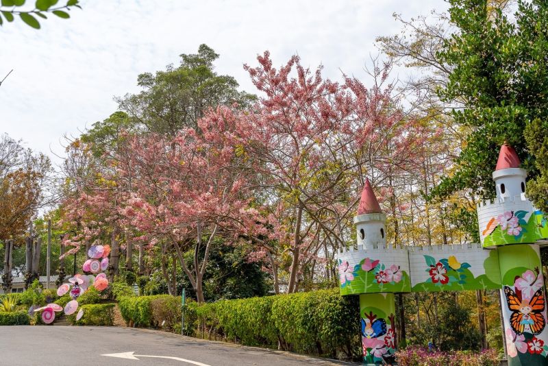 ▲兒童節連假期間，柳營尖山埤渡假村更推出12歲以下兒童免門票（原價100元，需陪同1位家長購買全票入場），加購DIY活動只要50元。（圖／翻攝自柳營尖山埤渡假村官網）