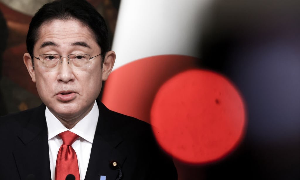 Avtobusda sikimga tegib Katta dumba bilan porno qora ayol