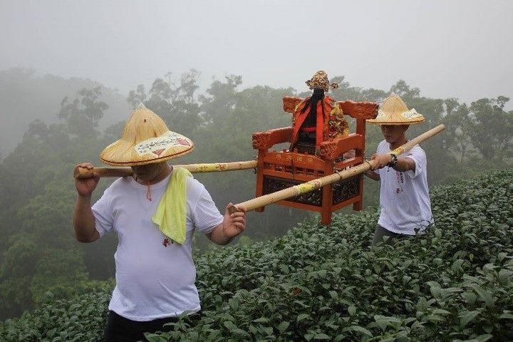 ▲跟著尪公出巡山林田園，踏著先輩的腳步體驗文化。　圖：臺北市政府觀光傳播局／提供