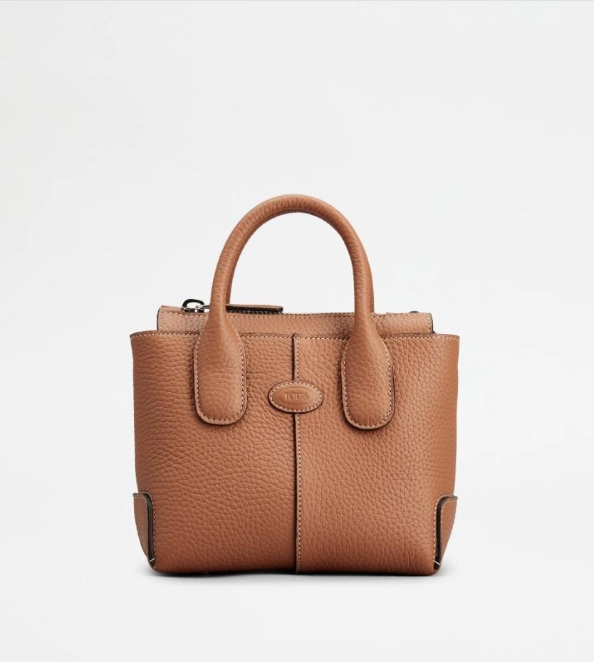 TOD'S駝色迷你Di Bag。NT83,000（迪生提供）