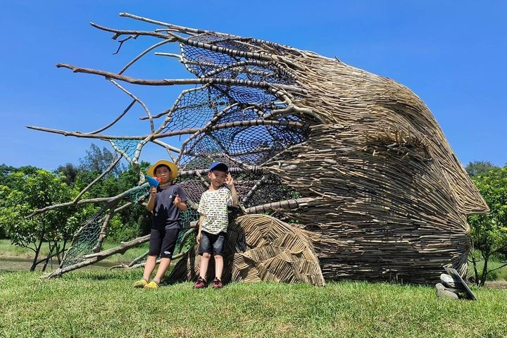 ▲以「眺島織夢」作為主題，邀請國內外藝術家創作融入在地意象的藝術作品。　圖：東北角暨宜蘭海岸國家風景區管理處／提供