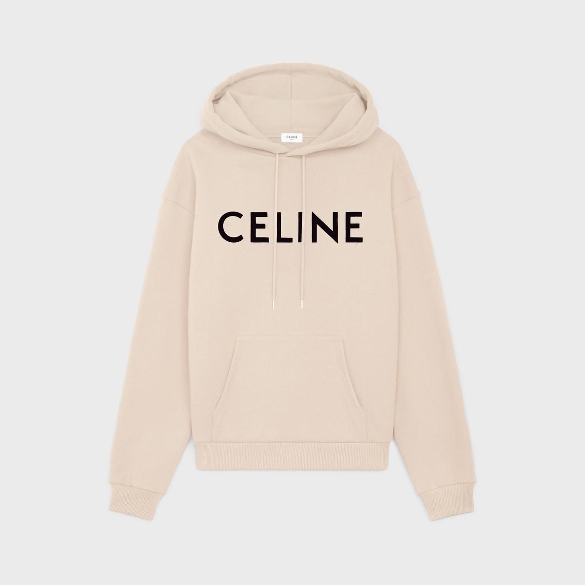 CELINE HOMME石杏色棉質CELINE印花寬鬆連帽衫。NT$36,000（CELINE提供）