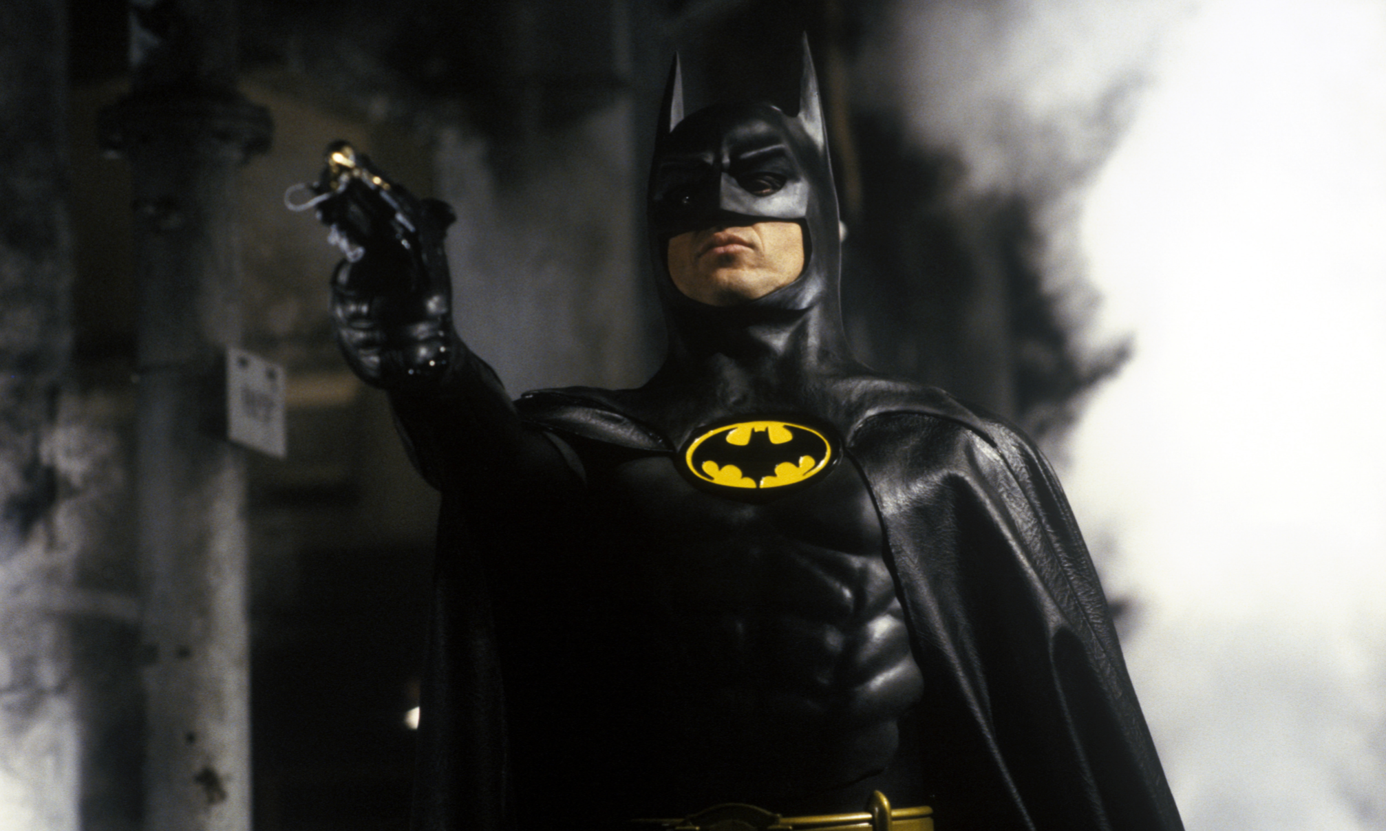 黑暗騎士崛起》：米高基頓扮演蝙蝠俠的消息一出，粉絲們的怒火立刻排山倒海而來- every little d