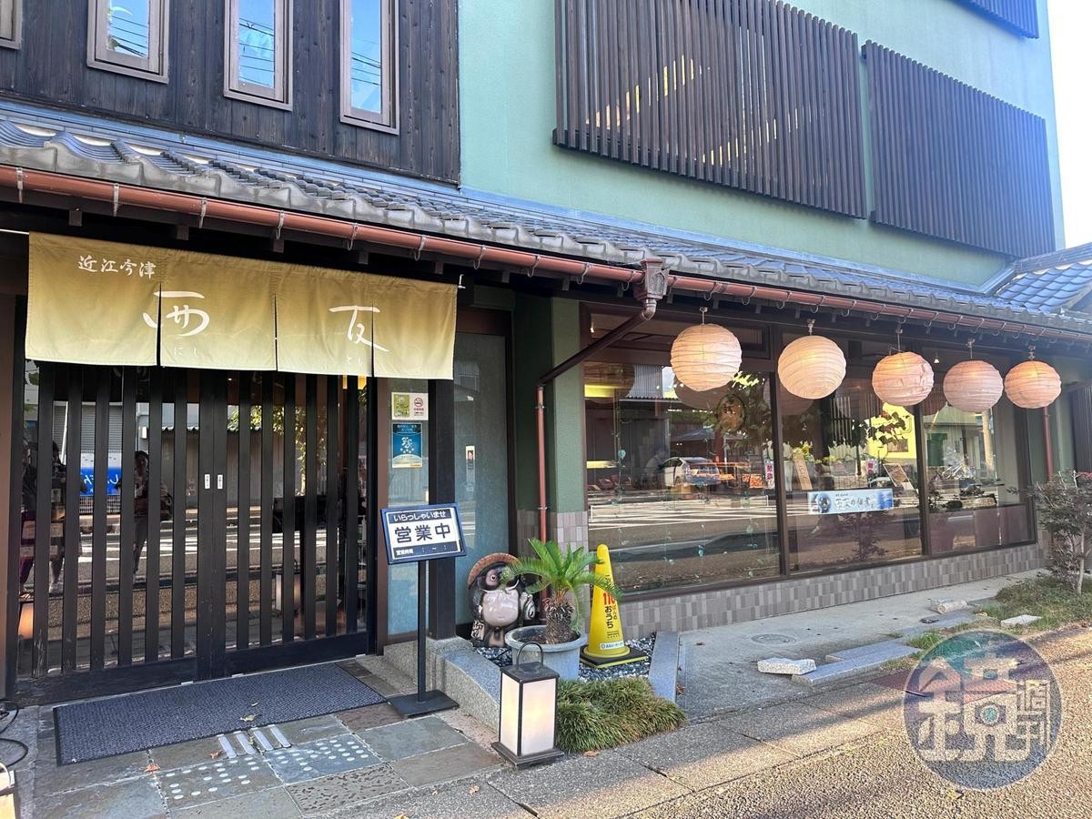 西友本店從昭和時代營業至今，用餐時段都要排隊。