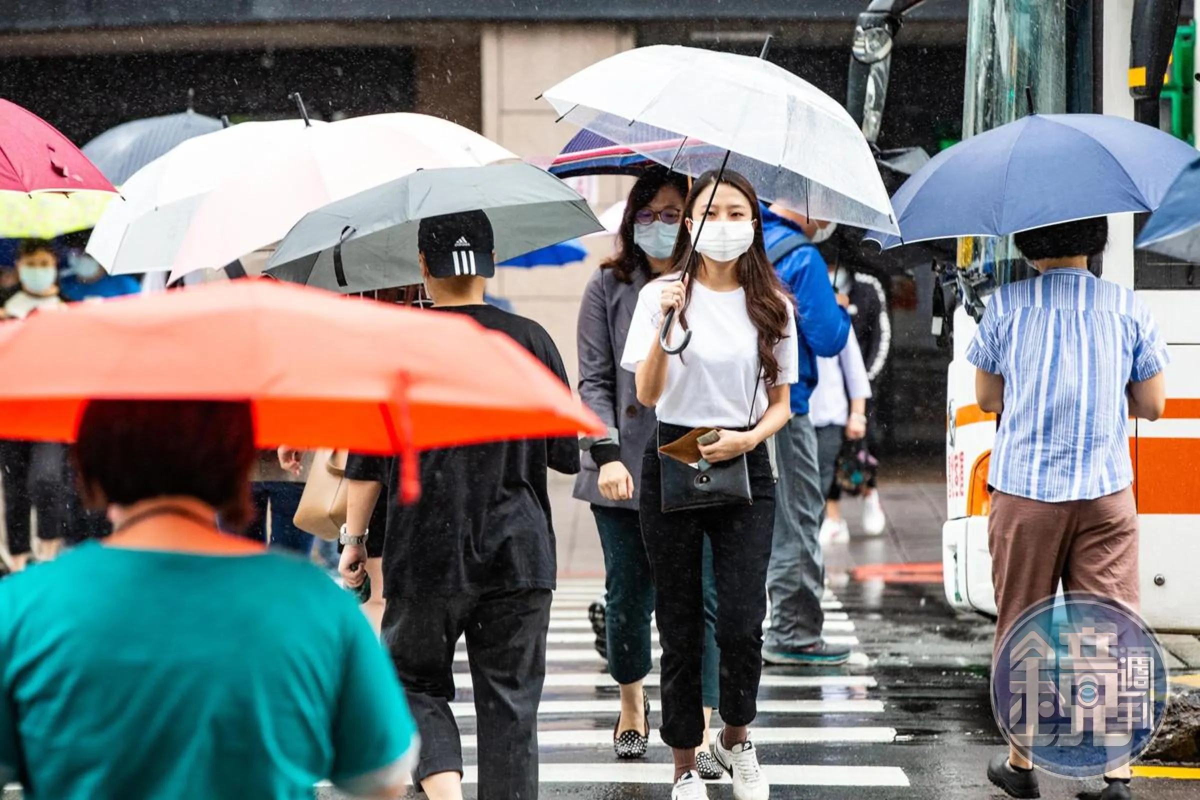 今台灣附近為東北風環境，水氣稍增加，尤其迎風面東北部地區雲量較多，有不定時短暫陣雨。（本刊資料照）