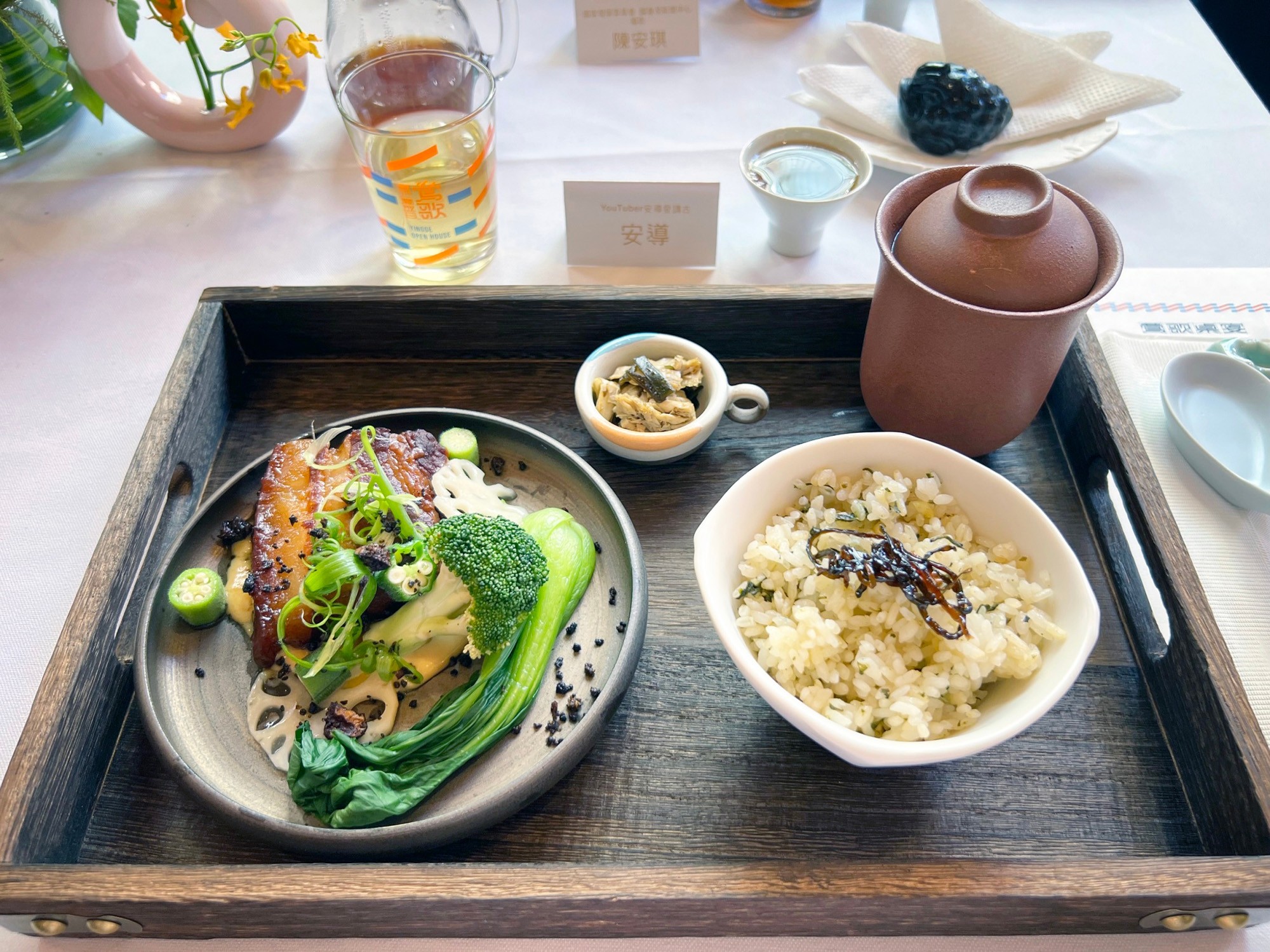 鶯歌桌宴藉由選用在地製造的食器與在地食材製作的佳餚，感受器皿與食物的絕妙搭配。（鶯歌產地開放日提供）