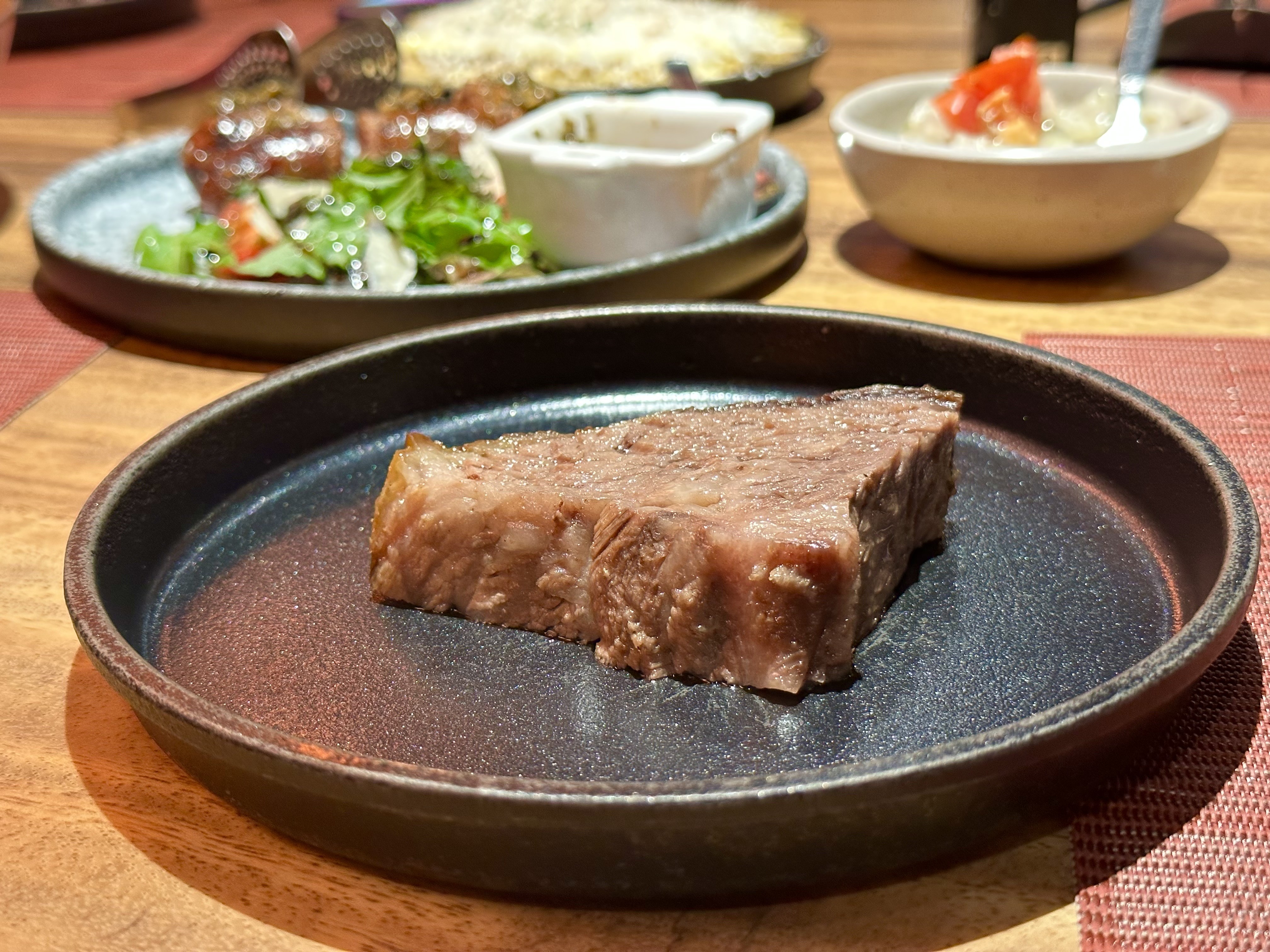 腹部肉油香四溢，扎實有水分。