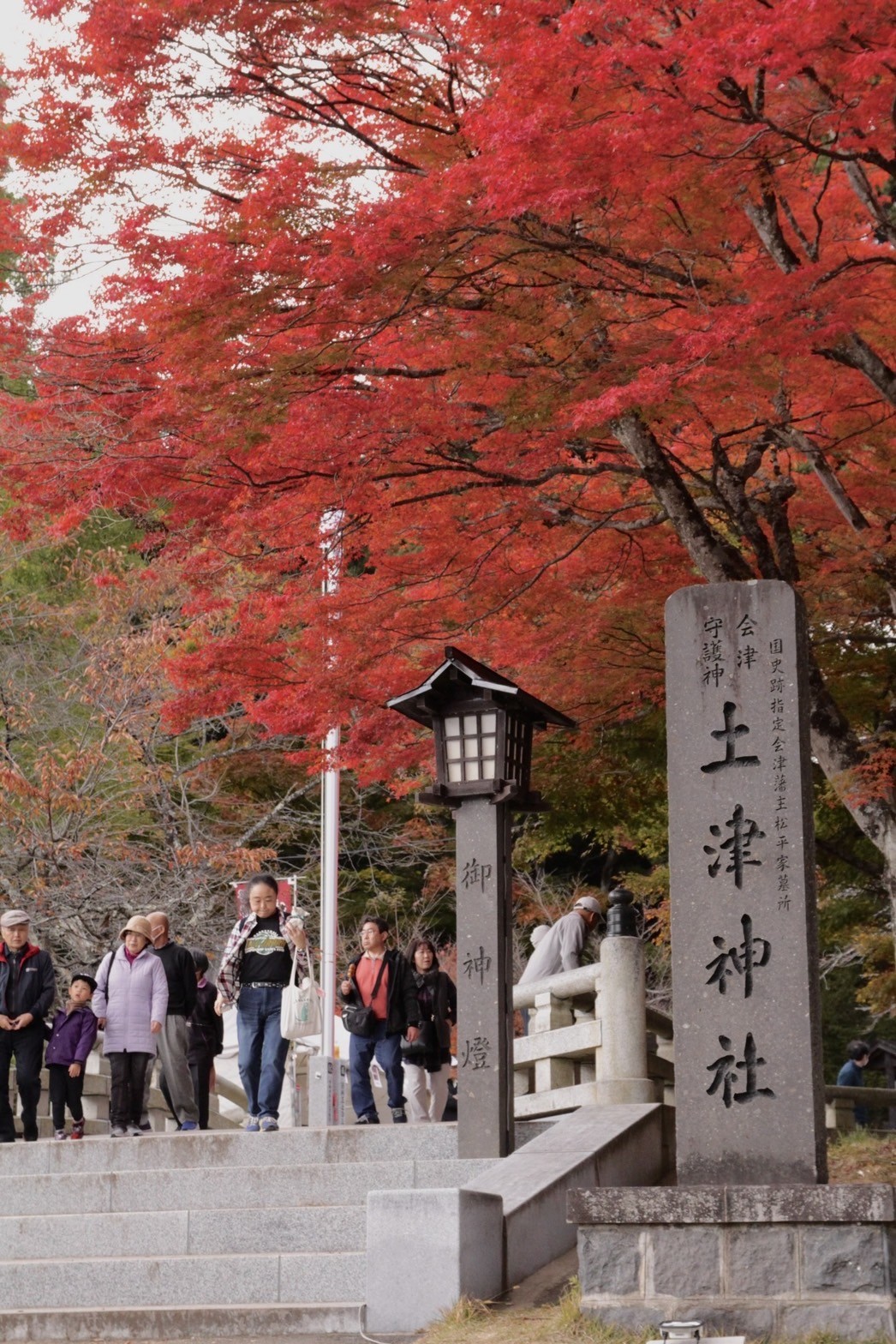 豬苗代町的「土津神社」供奉著守護小孩子的守護神，也是當地知名賞楓景點。