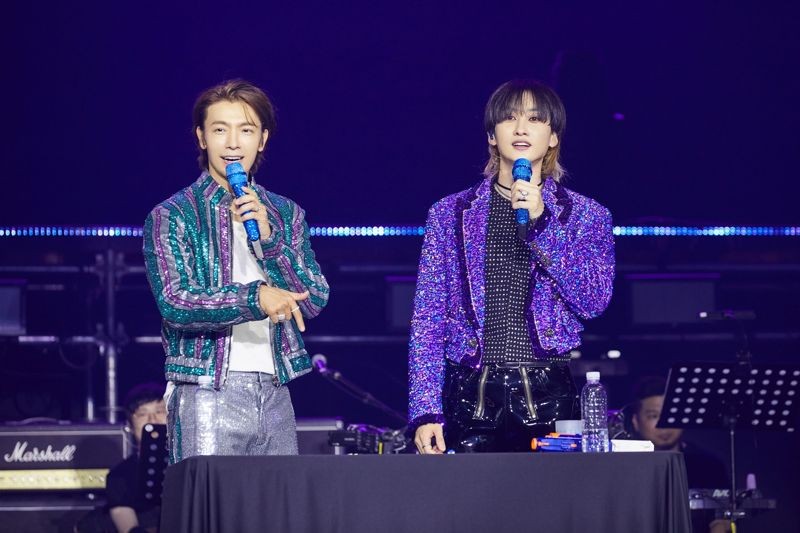 D＆E 銀赫（右）與東海將來台演出。（翻攝 Super Junior臉書）