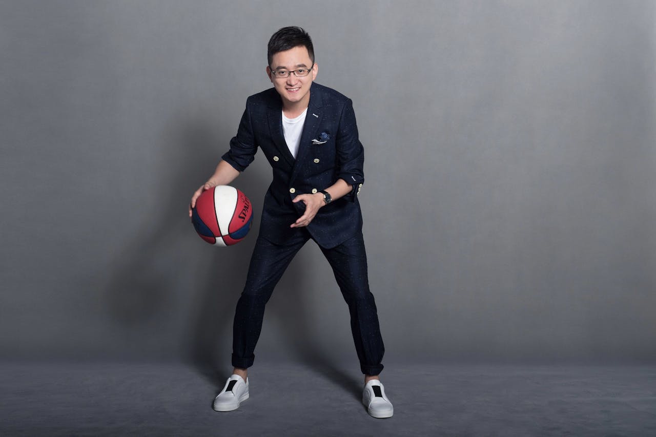 首位華人NBA老闆 入主灰狼隊