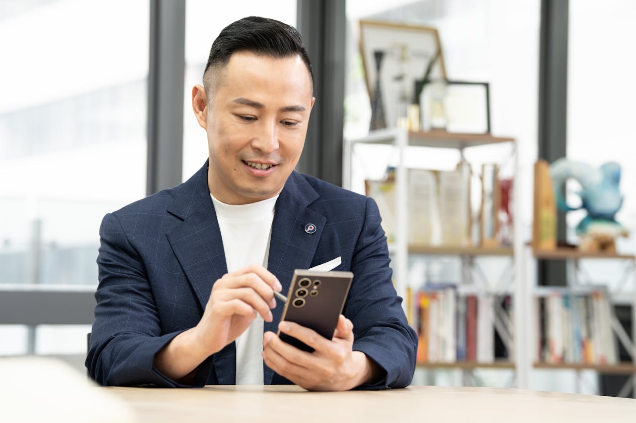 Pinkoi 共同創辦人暨執行長顏君庭對新科技趨之若鶩，讚嘆 Samsung Galaxy S24 Ultra 是「貼身得力助理」!