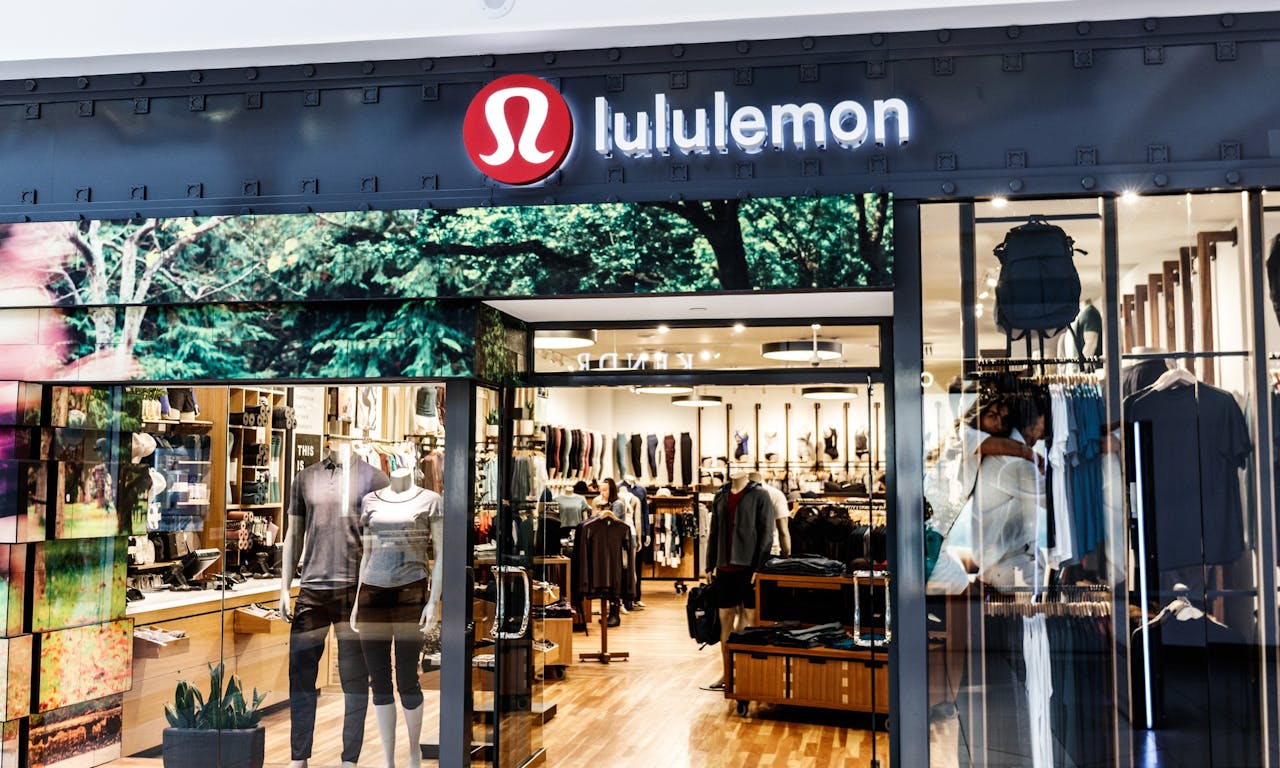 不只賣瑜伽褲，更賣美好體驗：運動品牌Lululemon如何深耕在地社區？ - TNL The News Lens 關鍵評論網
