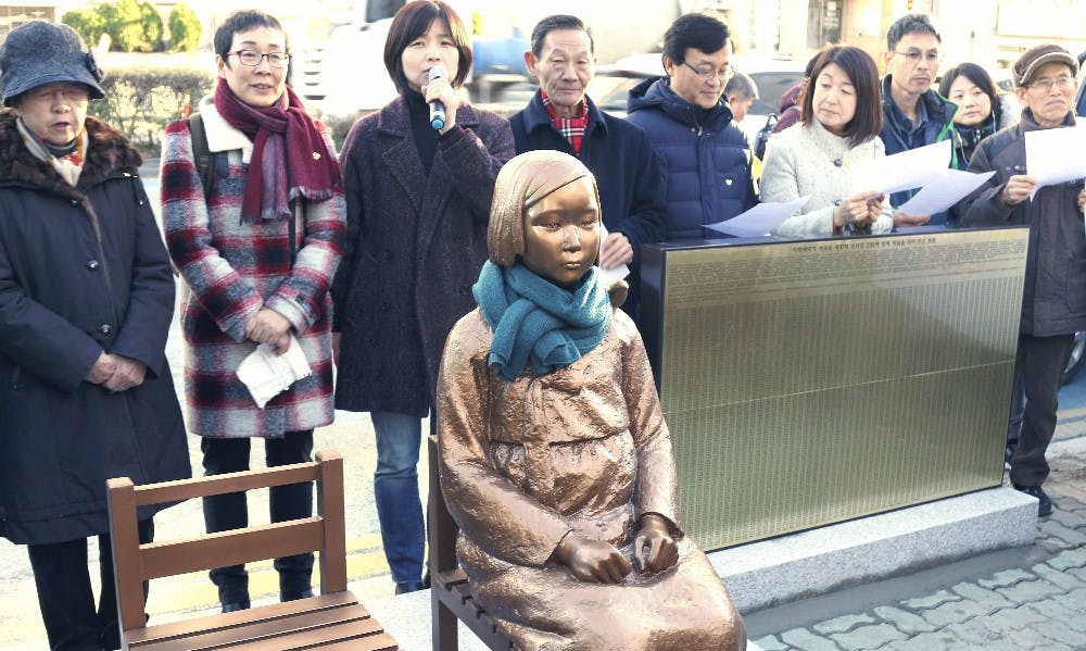 南韓日本領事館前被放慰安婦銅像，日本怒而召回駐韓大使- TNL
