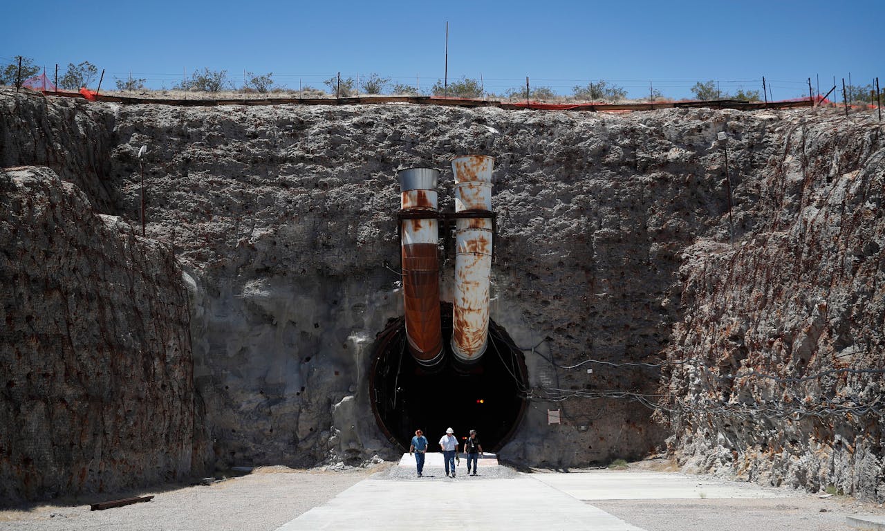 美國 軍工 複合 體 失控 的 後果 (98) 사진