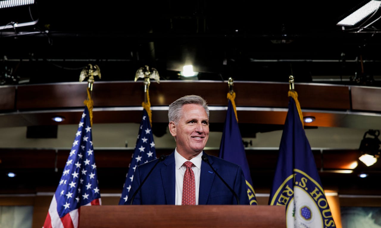 美國眾院議長選舉：麥卡錫歷經15輪投票勝選，向極右派6大條件低頭引發其他議員擔憂- TNL The News Lens 關鍵評論網
