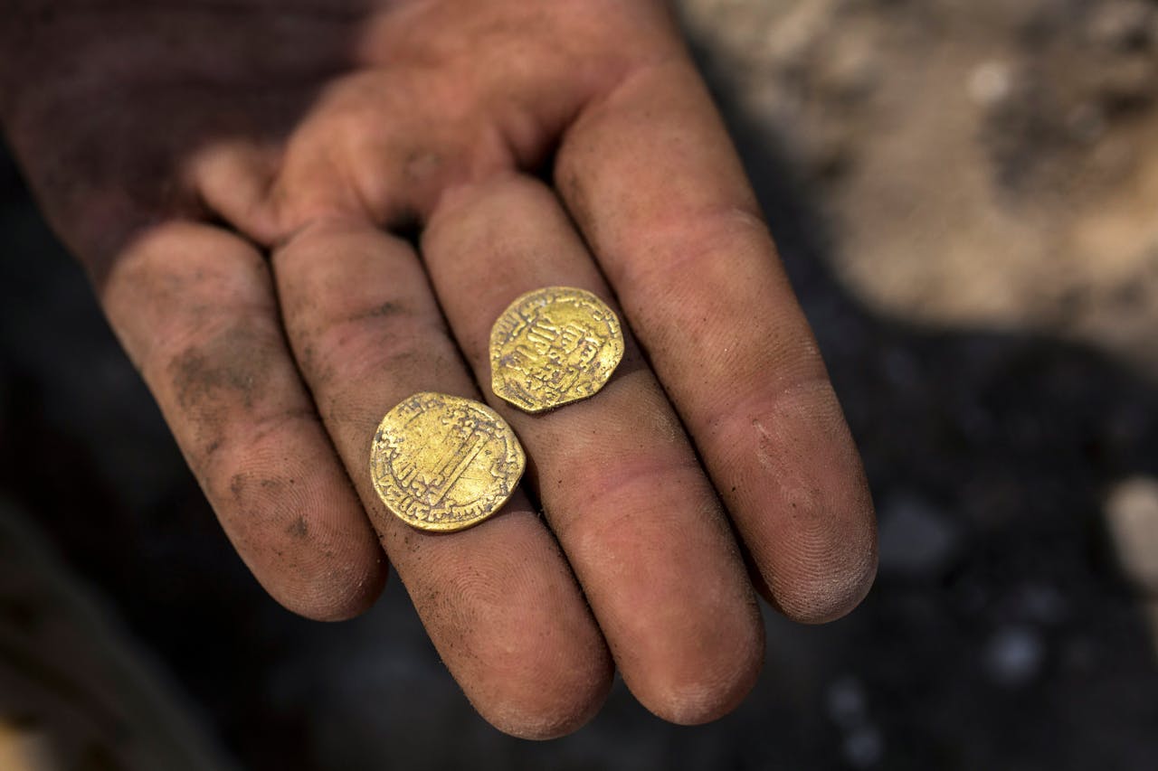 以色列青年挖到古代金幣425枚，專家：千年前可在大城市買豪宅- TNL The