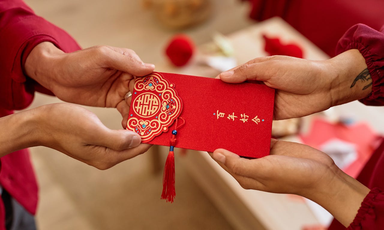 2024過年紅包行情：給父母長輩怎麼包才不失禮？親友小孩要包多少？不可不知的金額數字、禮俗與相關禁忌一覽- TNL The News Lens  關鍵評論網