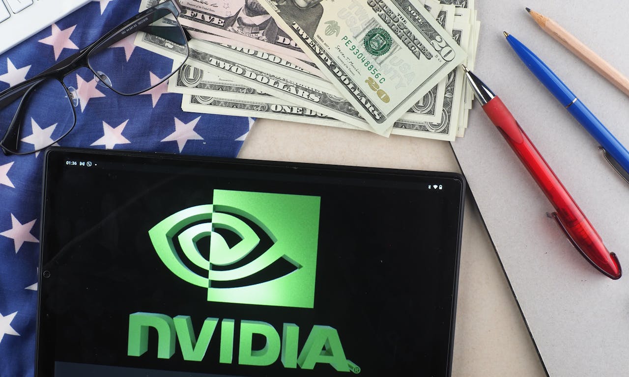 輝達財報超乎預期股價飆漲24.4%，投行大舉上調目標價，AI帶動台積電等半導體類股走高- TNL The News Lens 關鍵評論網