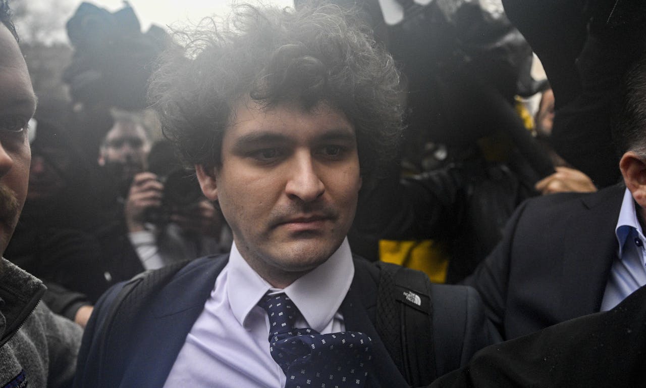 FTX倒閉案世紀審判落幕：SBF判25年監禁、沒收110億美元，聽證會上他說了什麼？ - TNL The News Lens 關鍵評論網