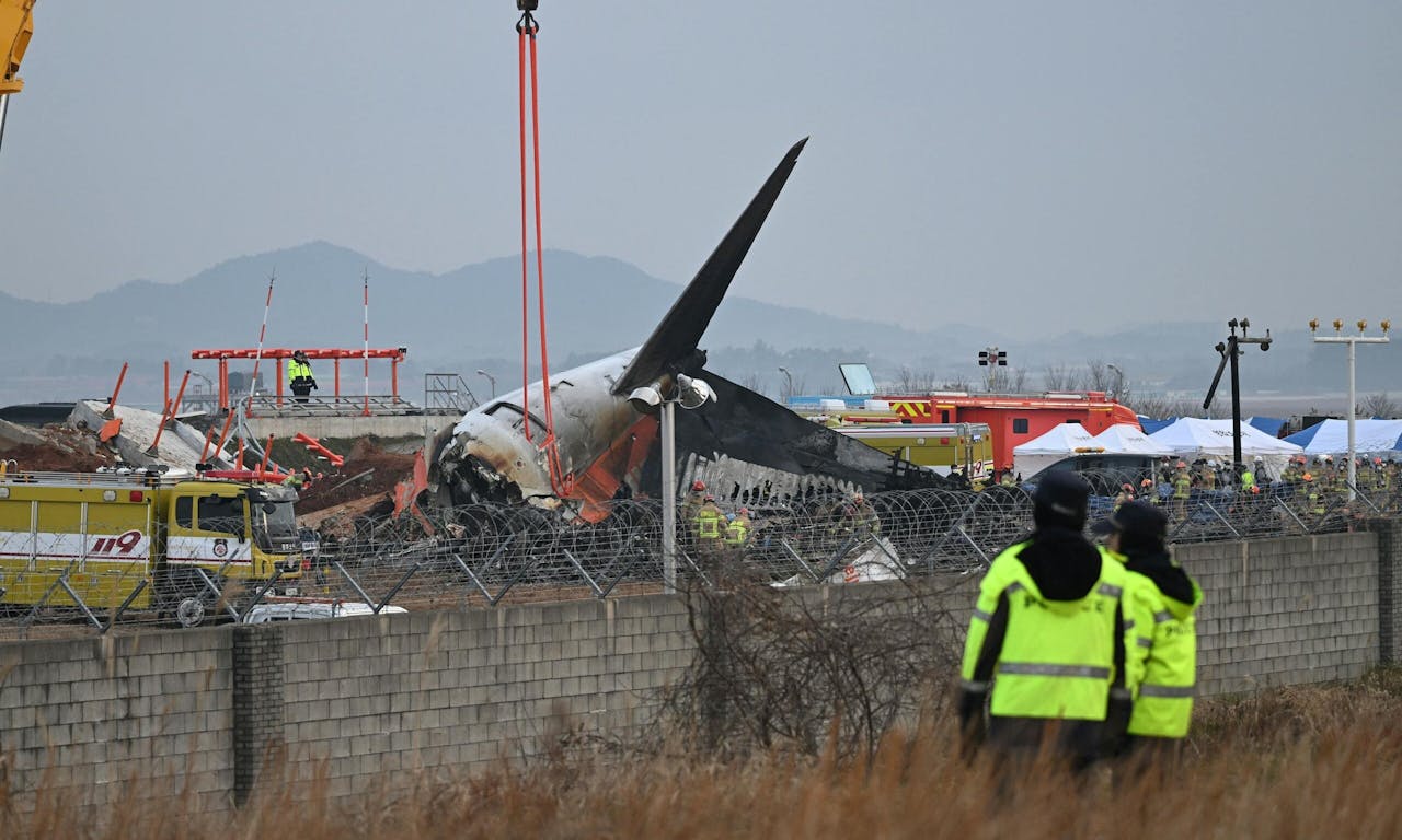 濟州航空179死全球6年來最慘空難，為何沒放起落架等疑點待查；盤點鳥擊
