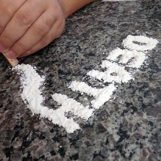 是爭論警察應否開槍,也正視台灣毒品問題這篇文章的首圖