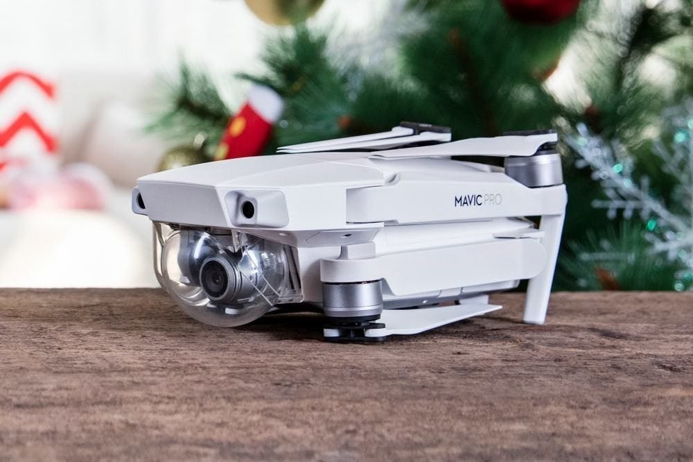 是Mavic Pro空拍機組新增初雪白限量套裝組合 與蘋果通路獨家合作銷售這篇文章的首圖
