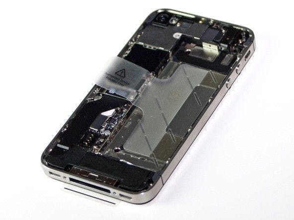 是就在正式上市前一天,iPhone 4S 拆解大公開這篇文章的首圖
