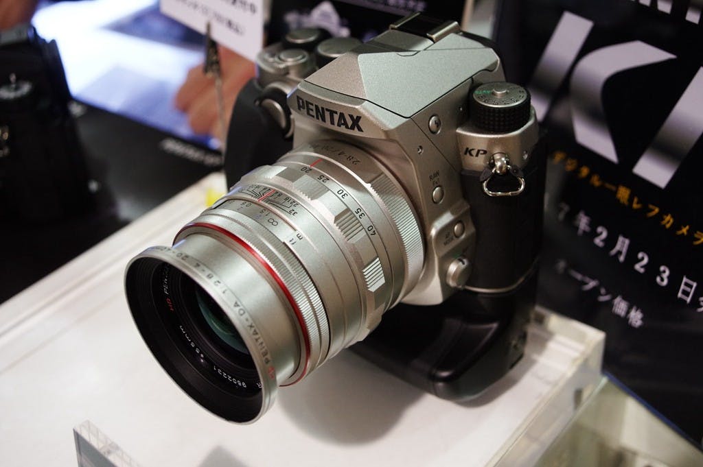 是鎖定擁有 DA Limited 鏡頭的街拍用戶, Pentax KP 快速體驗心得這篇文章的首圖