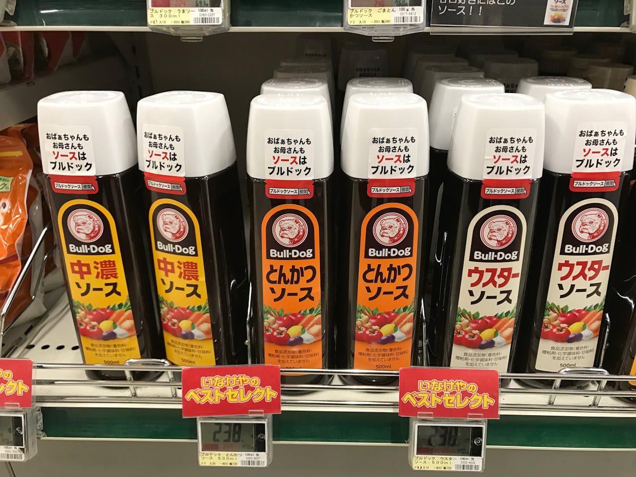 是[面白日本] 日式洋食醬料第一課：認識日本超市架上「中濃」、「豬排」、「伍斯塔」三種定番醬汁！這篇文章的首圖
