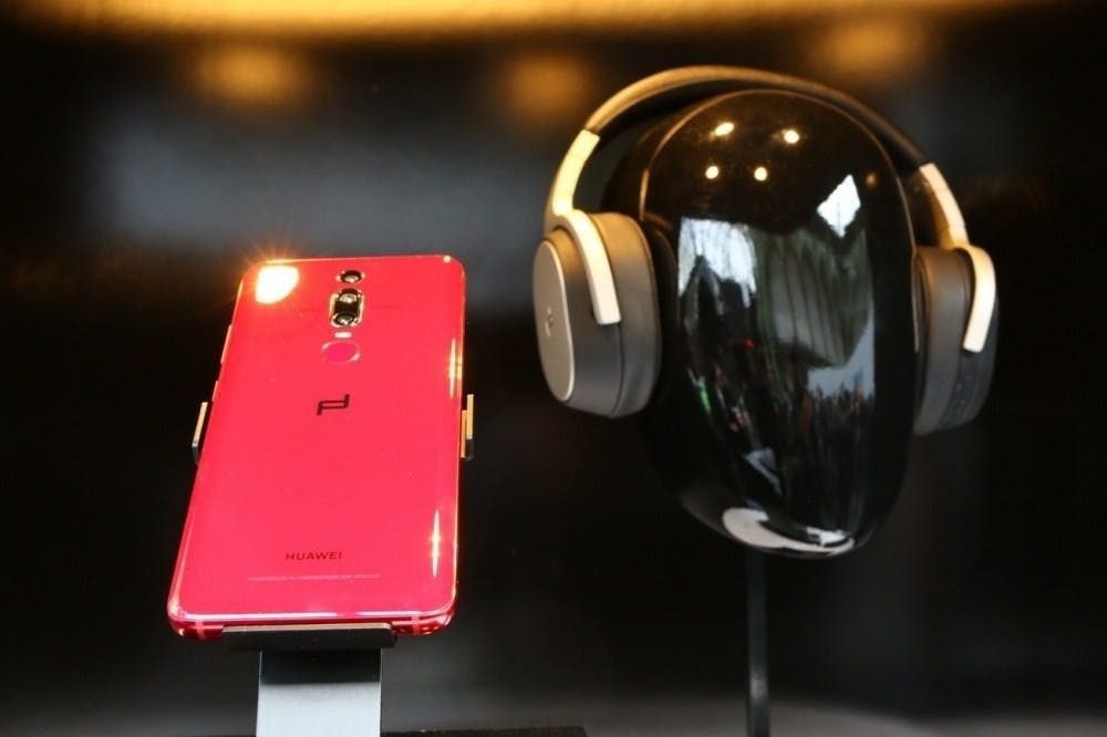 是動眼看/正面與三星Galaxy S9有點神似的Mate RS Porsche Design版本這篇文章的首圖