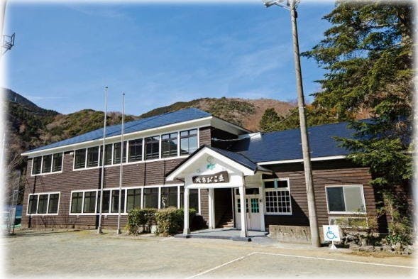 是日本西伊豆小學改建的青年旅舍這篇文章的首圖
