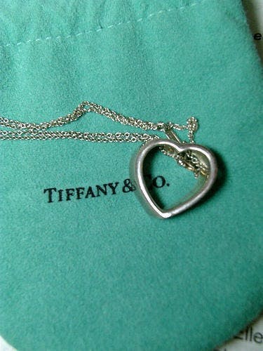 是Tiffany 永保如新的秘密武器 - 神奇拭銀布這篇文章的首圖