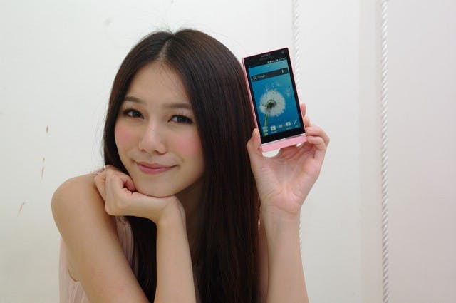 是Sony Xperia Ion 以及 P 紅色系新色搶七夕前上市, Xperia SL 換芯添色提前亮相這篇文章的首圖