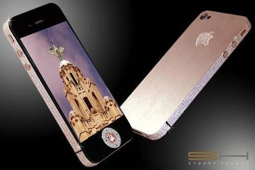 是手工貼真鑽,架式與價格皆爆表的頂級 iPhone4 這篇文章的首圖
